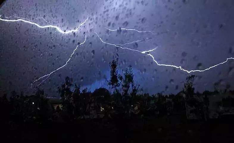 暴雨來襲，請注意人身安全